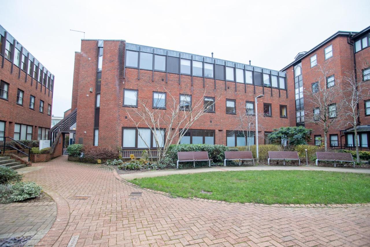 Pembroke House Apartments Exeter For Families Business Relocation Free Parking Exteriör bild