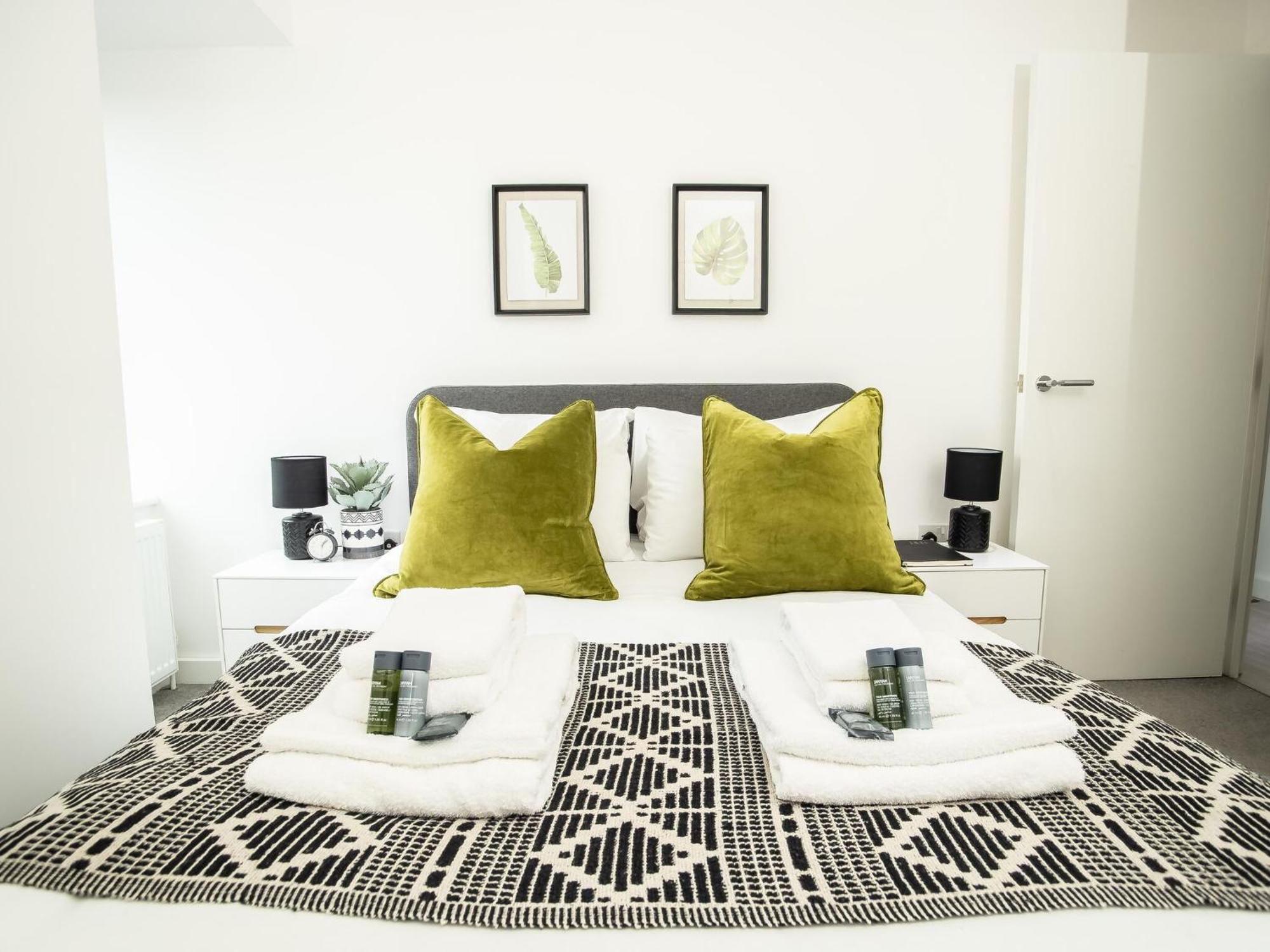 Pembroke House Apartments Exeter For Families Business Relocation Free Parking Exteriör bild