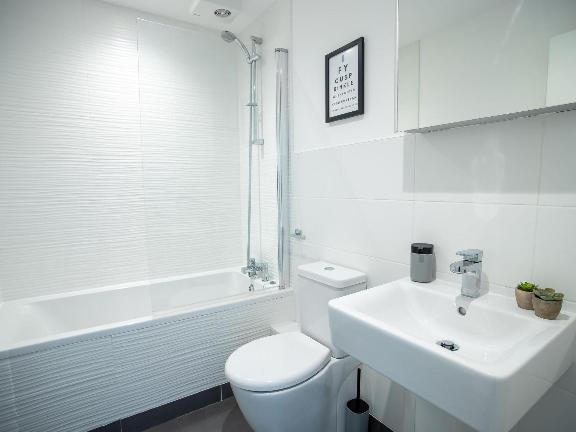 Pembroke House Apartments Exeter For Families Business Relocation Free Parking Exteriör bild