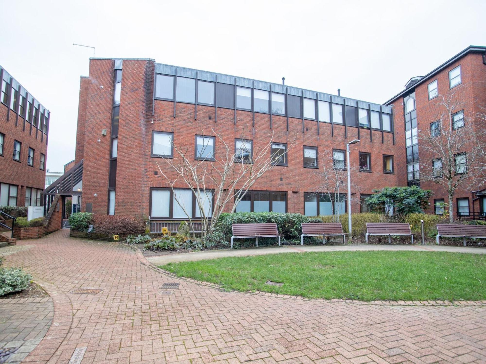 Pembroke House Apartments Exeter For Families Business Relocation Free Parking Exteriör bild