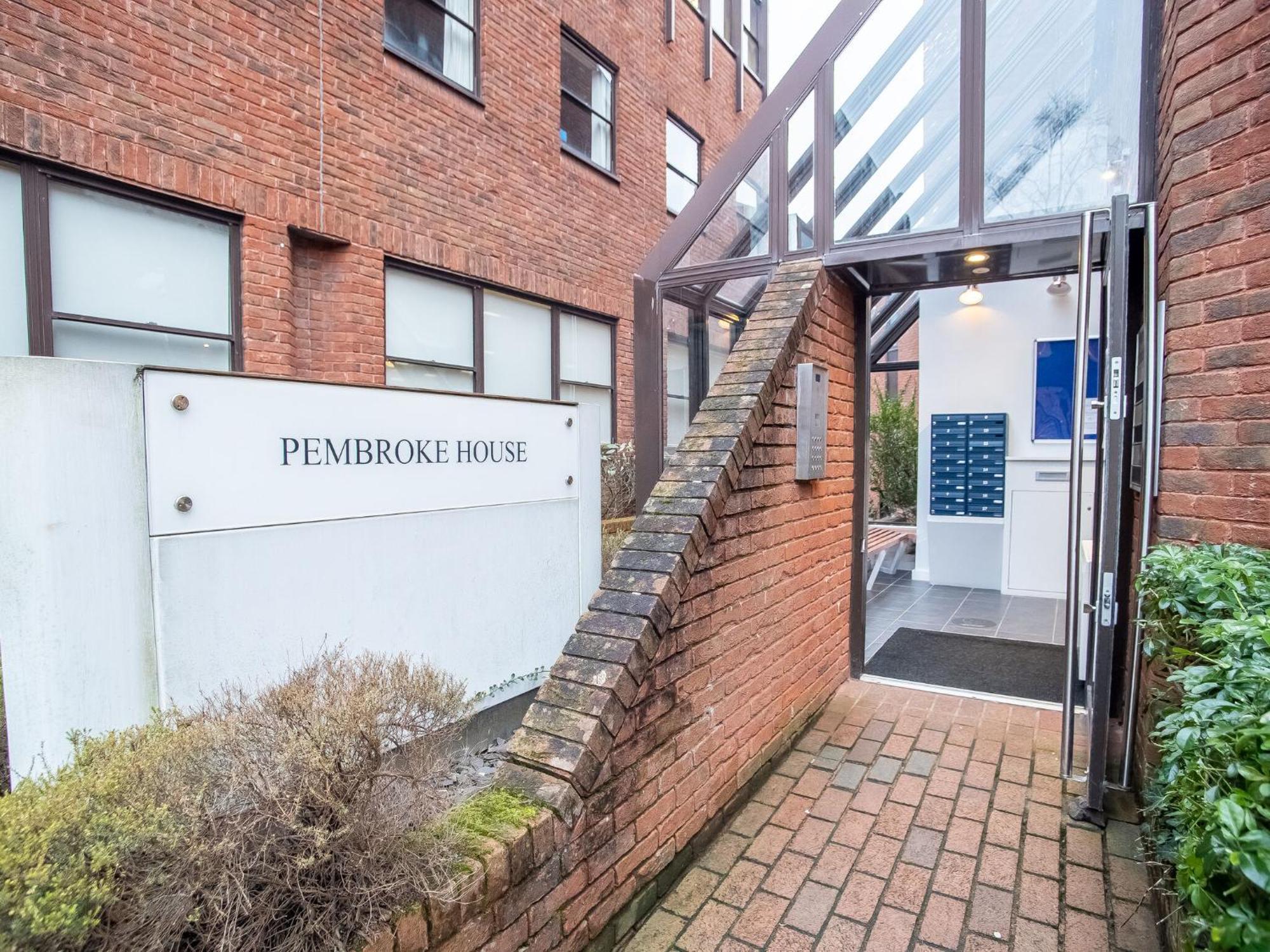 Pembroke House Apartments Exeter For Families Business Relocation Free Parking Exteriör bild